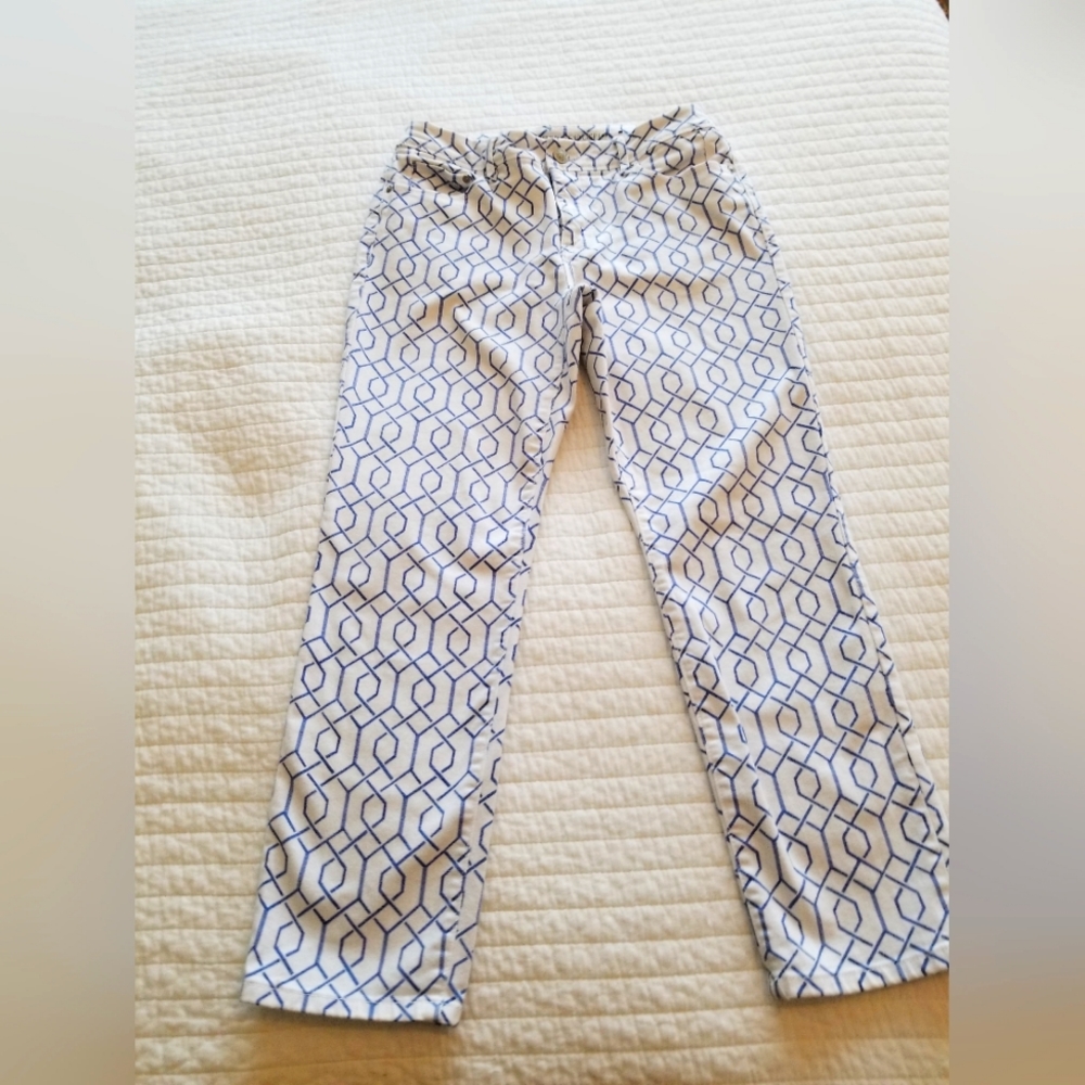 Chico's white and blue patterned,  so slimming Girlfriend crop, size 00